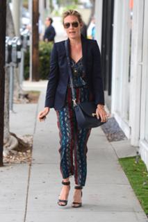 Cat Deeley feet photo thumbnail