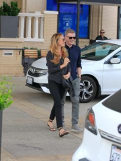 Cat Deeley feet photo thumbnail