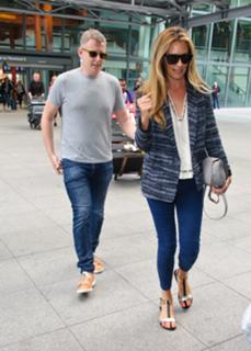 Cat Deeley feet photo thumbnail