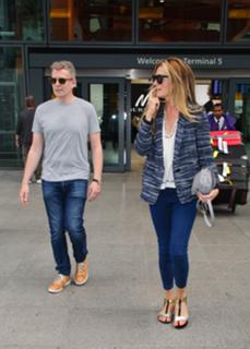 Cat Deeley feet photo thumbnail