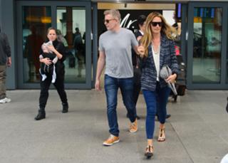 Cat Deeley feet photo thumbnail