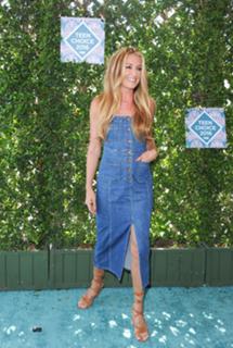 Cat Deeley feet photo thumbnail