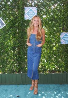 Cat Deeley feet photo thumbnail