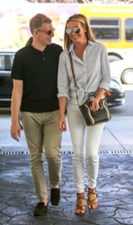 Cat Deeley feet photo thumbnail