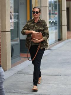 Cat Deeley feet photo thumbnail