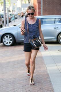 Cat Deeley feet photo thumbnail