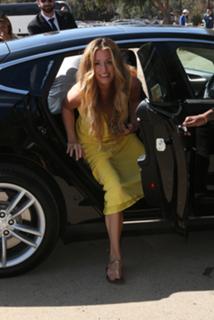Cat Deeley feet photo thumbnail