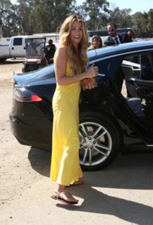 Cat Deeley feet photo thumbnail