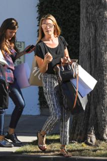 Cat Deeley feet photo thumbnail