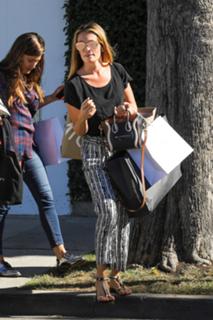 Cat Deeley feet photo thumbnail