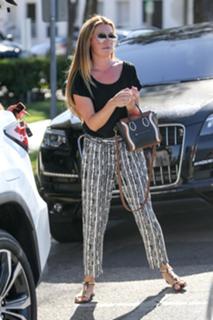 Cat Deeley feet photo thumbnail