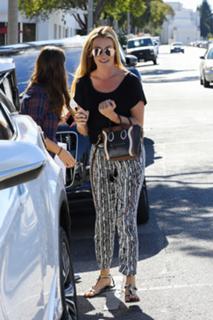 Cat Deeley feet photo thumbnail