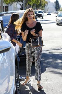 Cat Deeley feet photo thumbnail