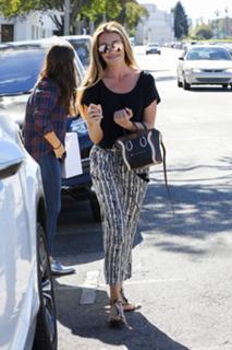 Cat Deeley feet photo thumbnail