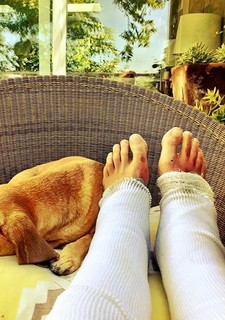 Cat Deeley feet photo thumbnail