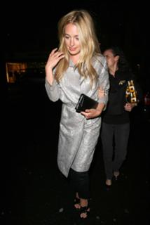 Cat Deeley feet photo thumbnail