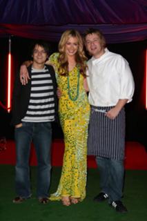 Cat Deeley feet photo thumbnail