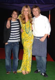 Cat Deeley feet photo thumbnail