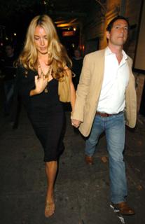 Cat Deeley feet photo thumbnail