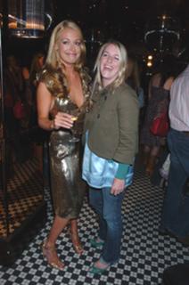 Cat Deeley feet photo thumbnail