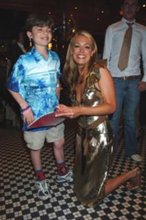 Cat Deeley feet photo thumbnail