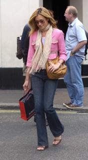 Cat Deeley feet photo thumbnail