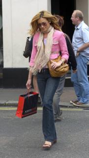 Cat Deeley feet photo thumbnail