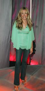 Cat Deeley feet photo thumbnail