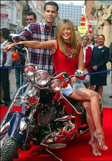 Cat Deeley feet photo thumbnail
