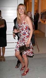 Cat Deeley feet photo thumbnail