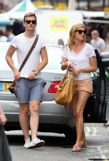 Cat Deeley feet photo thumbnail