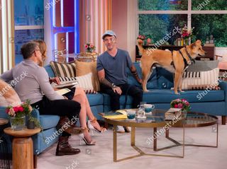 Cat Deeley feet photo thumbnail