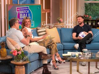 Cat Deeley feet photo thumbnail