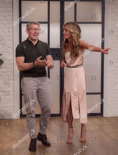 Cat Deeley feet photo thumbnail