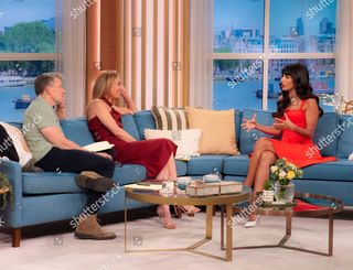 Cat Deeley feet photo thumbnail