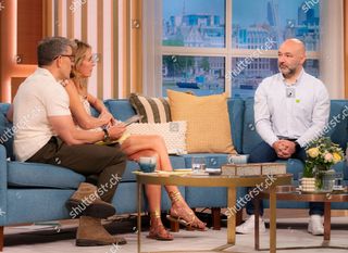 Cat Deeley feet photo thumbnail