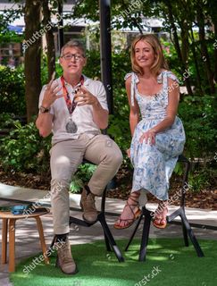 Cat Deeley feet photo thumbnail