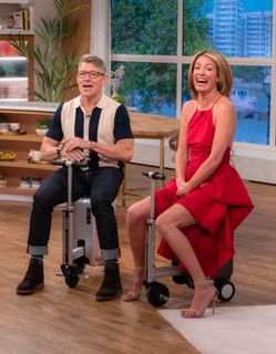 Cat Deeley feet photo thumbnail