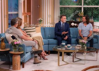 Cat Deeley feet photo thumbnail