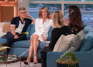 Cat Deeley feet photo thumbnail