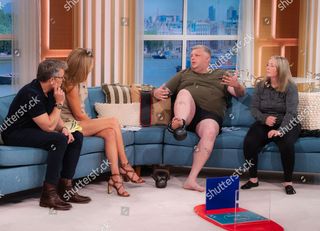 Cat Deeley feet photo thumbnail