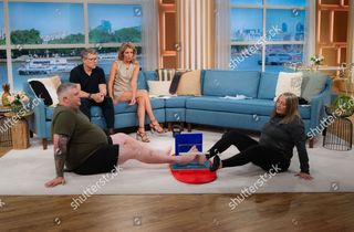 Cat Deeley feet photo thumbnail