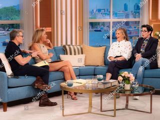 Cat Deeley feet photo thumbnail