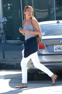 Cat Deeley feet photo thumbnail