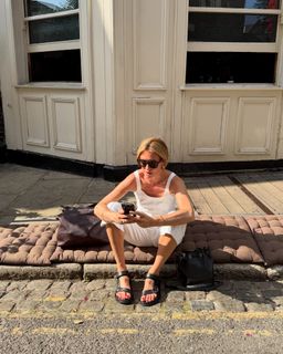 Cat Deeley feet photo 4