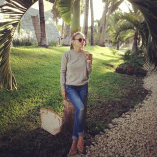 Catalina Grama feet photo 9