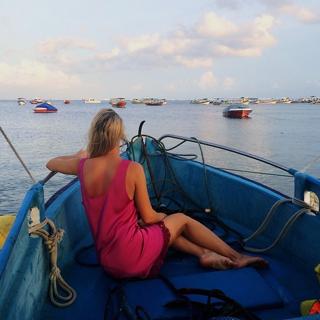 Catalina Grama feet photo 9