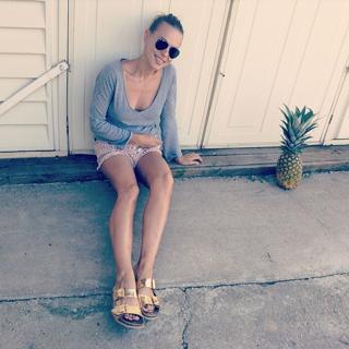 Catalina Grama feet photo 10