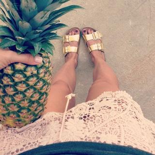 Catalina Grama feet photo 9