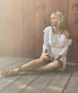 Catalina Grama feet photo 11